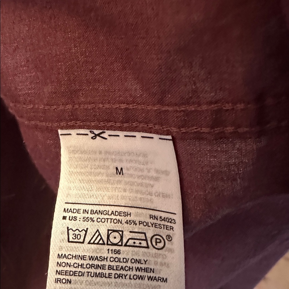 Old Navy Men's Maroon Casual Button-Down Shirt slim fit size M - Picture 4 of 4
